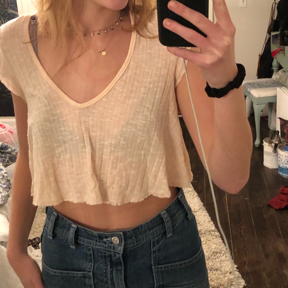 cropped light peach t shirt